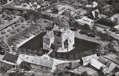 130618 Luchtfoto van het kasteel Loenersloot (Rijksstraatweg 207-211) te Loenersloot (gemeente Loenen aan de Vecht), ...
